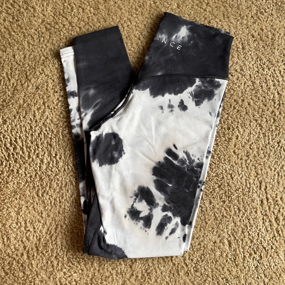 Balance Athletica size medium cloud leggings